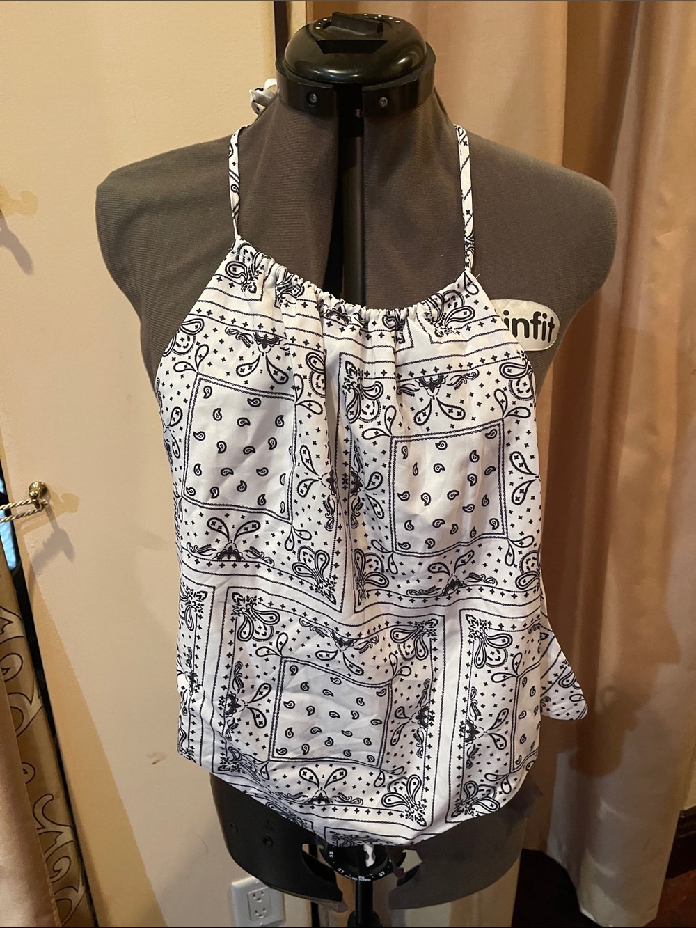06.08.2026 NWT Womens White Bandana Print Halter Tank Top